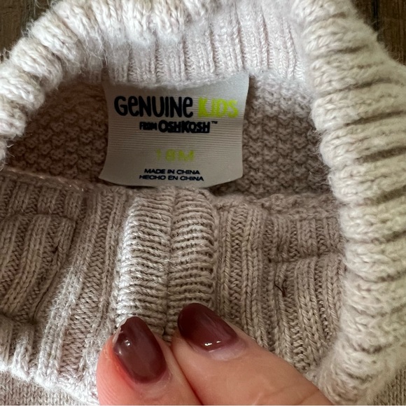 Oshkosh baby boy zip sweater with toggle closure 18m - Picture 3 of 3